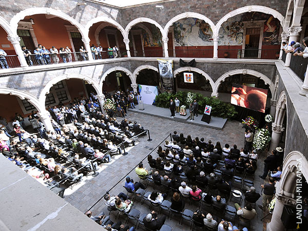 Homenaje de las autoridades