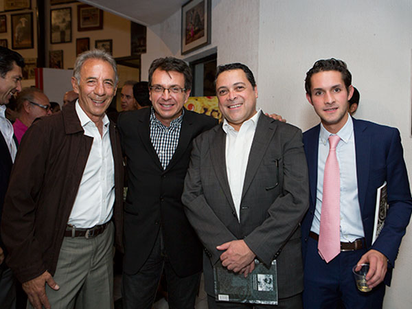 Mauricio Mart�nez Kingston, feliz