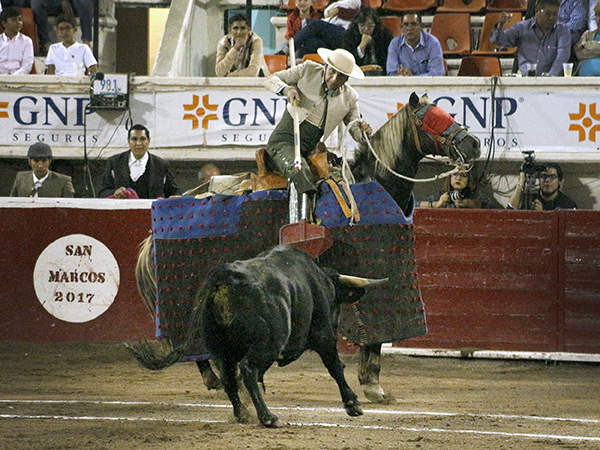 Cruz, chorreando la vara