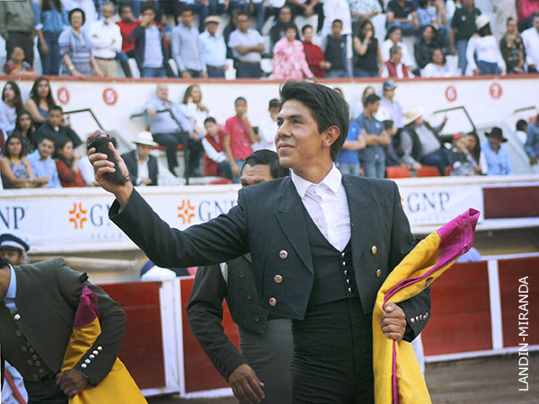 Chema feliz, con la oreja