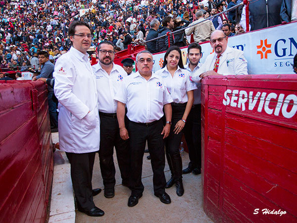 El equipo del doctor V�zquez Bayod