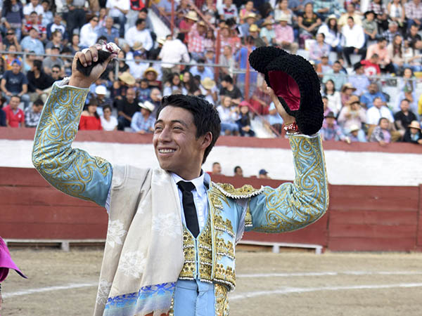 Solitaria oreja para Flores