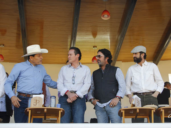 Di�logos con Pablo Corona