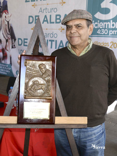 El autor, Santiago Flores