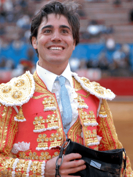 Con la oreja Jos� Mauricio