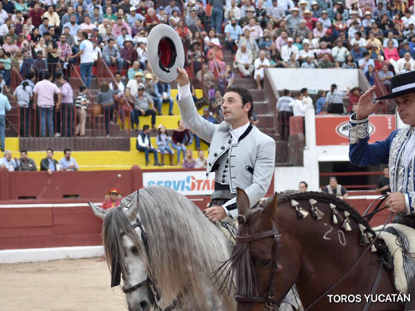 Andy saluda al palco