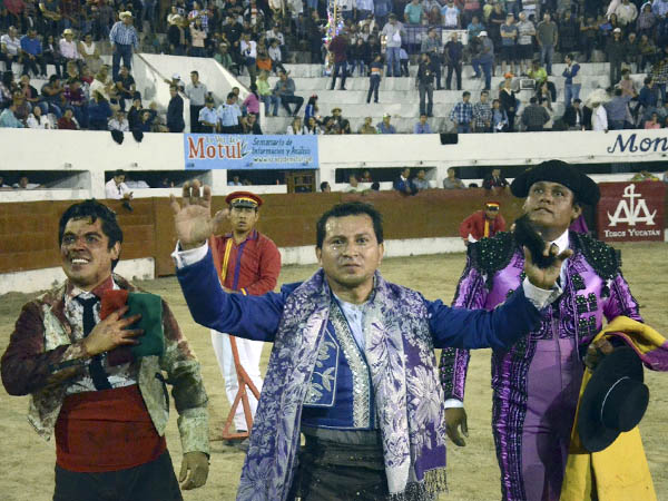 Cuauht�moc, en la vuelta