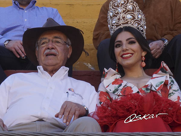 Acompa�ando a la reina