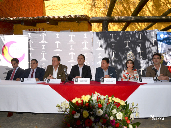 La mesa de honor (Foto: Sierra)