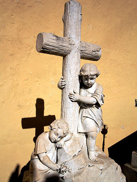 Bellos monumentos funerarios