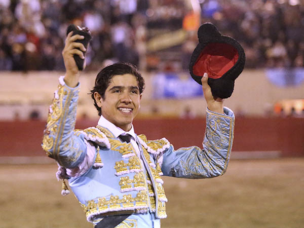 Tarde de tres orejas