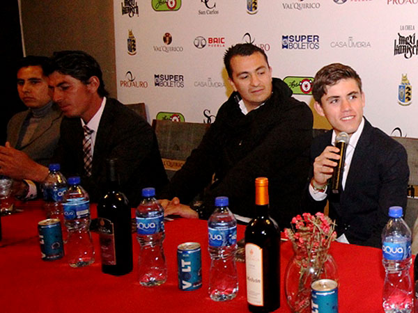 Guillermo al micrfono