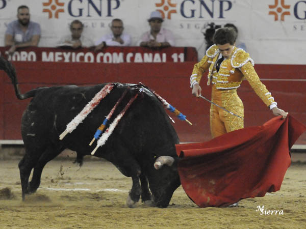 Con el lunar del encierro