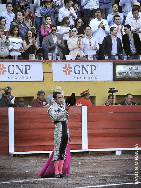 Saludos en el tercio