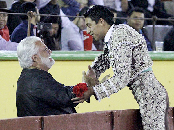 Flores felicita a Sescosse