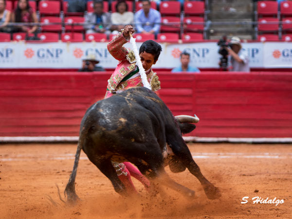 Soriano ejecutando el par monumenta