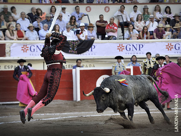 Christian, en pleno vuelo