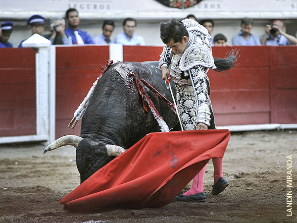 Con �nimo de complacer a su gente