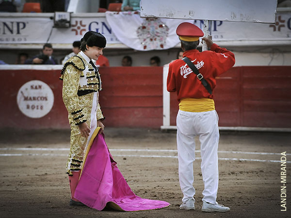 Di�logo con el popular Bigotes