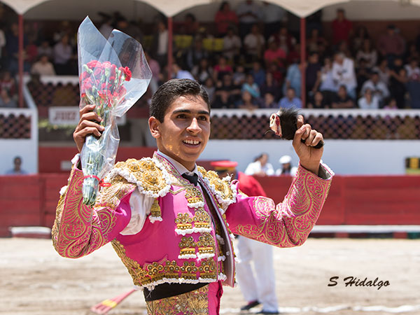 H�ctor Guti�rrez, triunfo grande