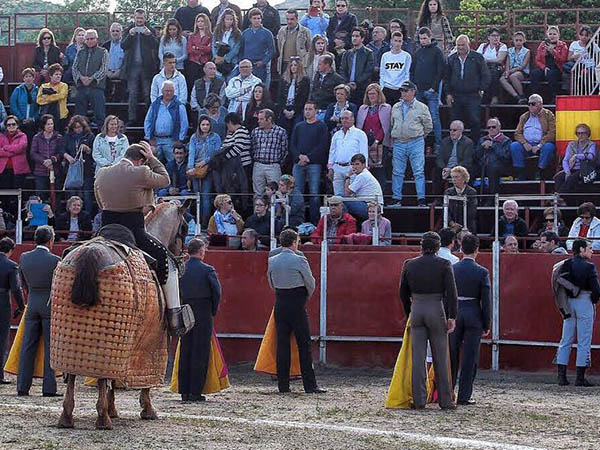 Homenaje al final del pase�llo