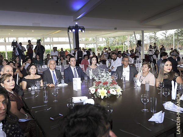 Funcionarios y autoridades