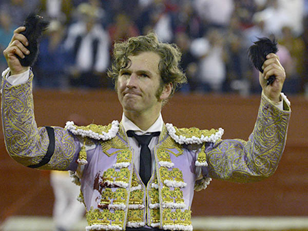 Dos orejas al queretano