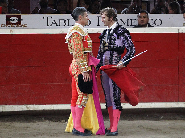 Brindis  entre toreros