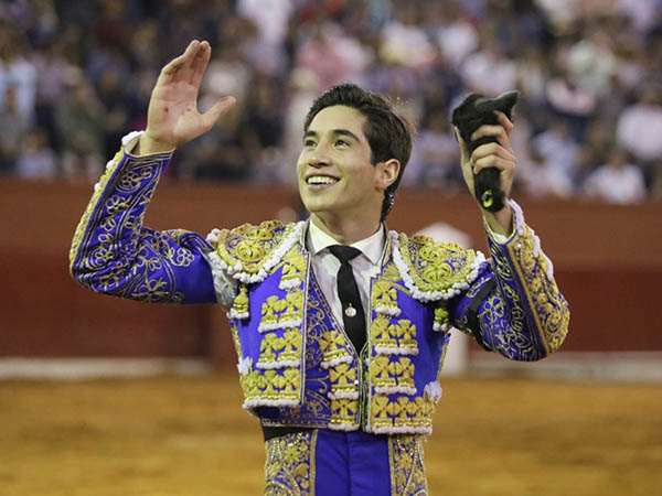 Ferm�n IV, sum� tres trofeos