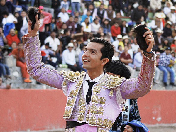 Dos trofeos para T�llez