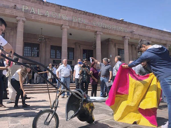 Presencia en el acceso principal