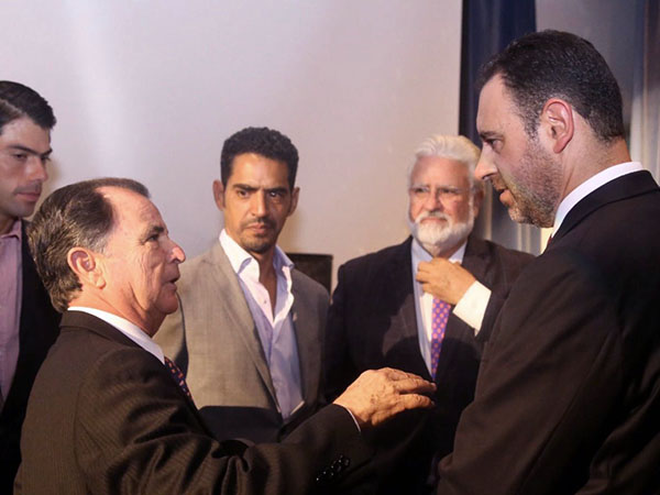 El maestro con el gobernador