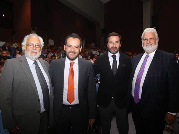 Ulises Mej�a, invitado especial