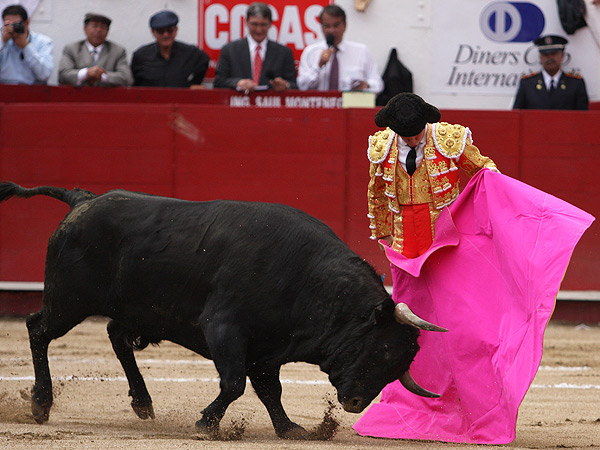 El Juli a pies juntos