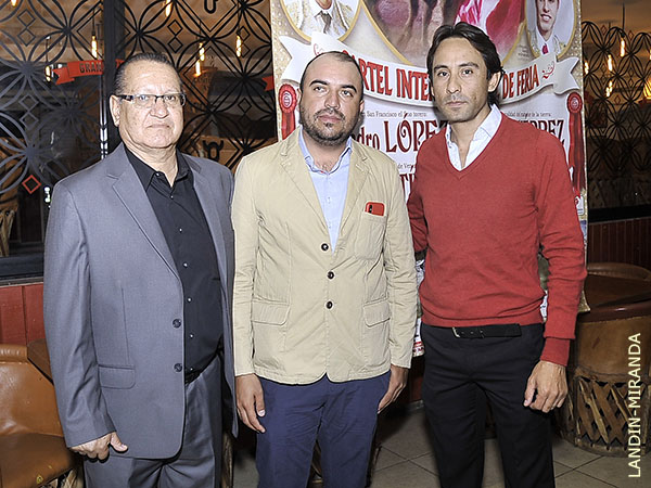 Autoridades municipales y empresa