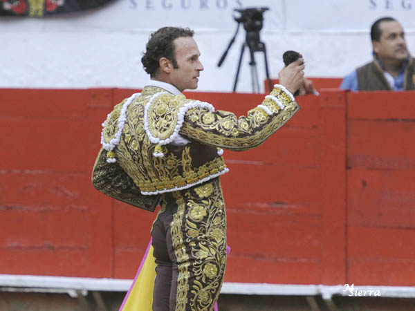 Ferrera, una oreja en GDL