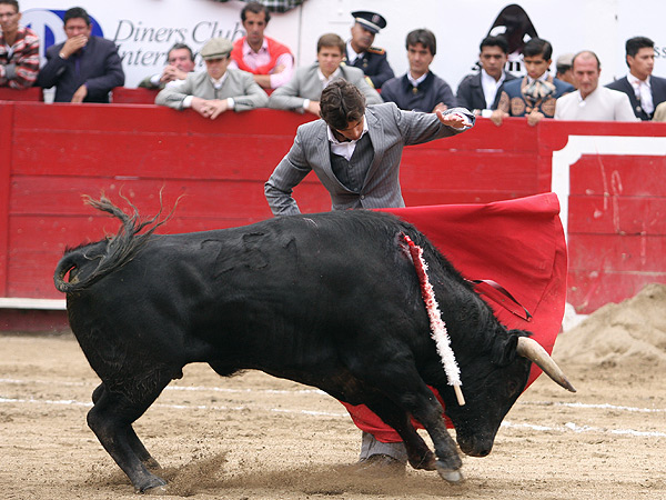 Molinete a pies juntos