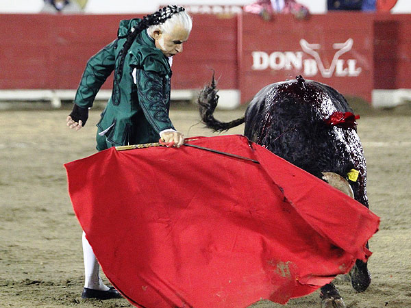 Pulsando la embestida