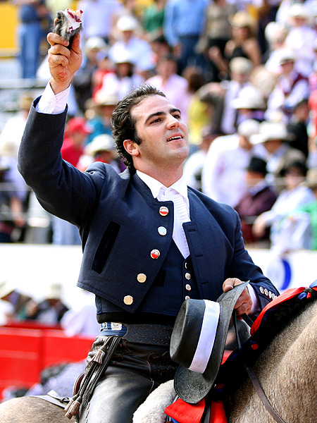 �lvaro Montes pasea la oreja