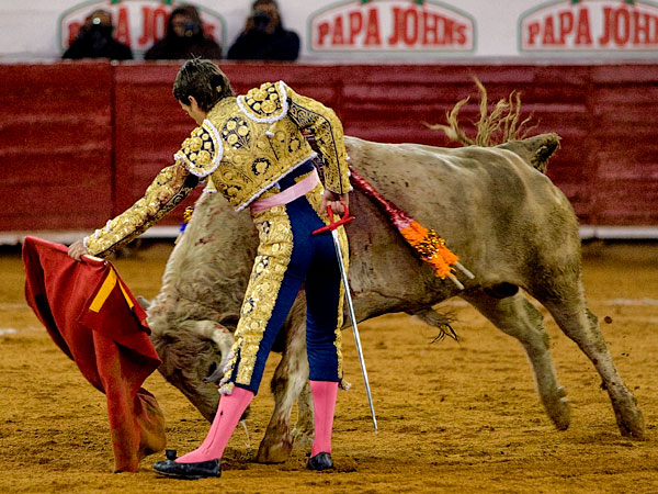 Claro en la embestida