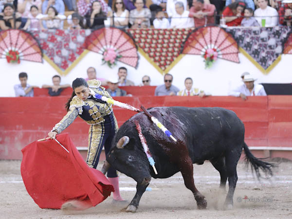 Acompa�ando con la cintura