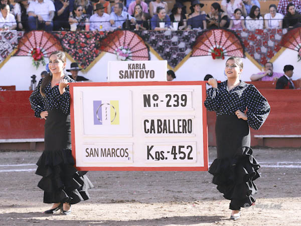 Abre el festejo Karla