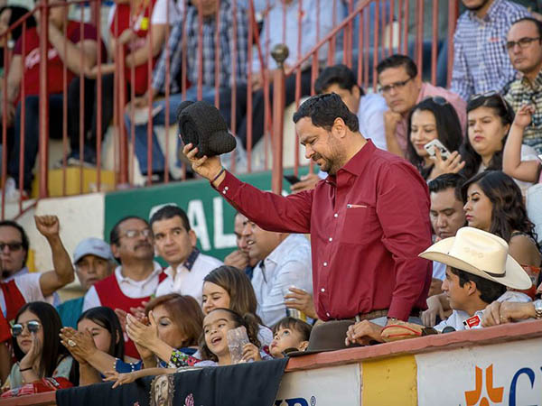 Brindis a Luis Pasillas