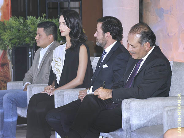 Anfitri�n e invitados especiales