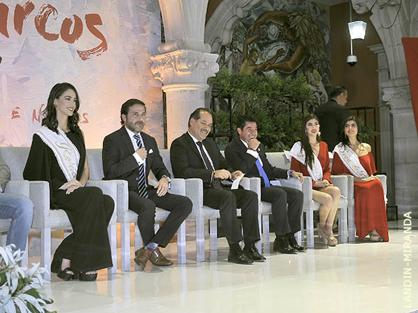 El presidium del evento