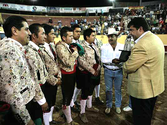 Don Bull premia a Los Potosinos