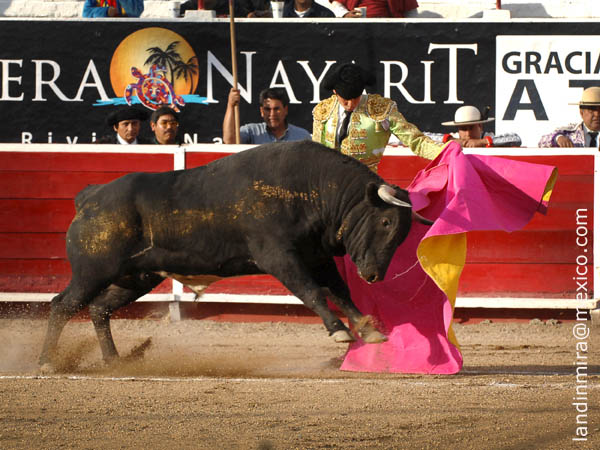 El capote de Memo Mart�nez