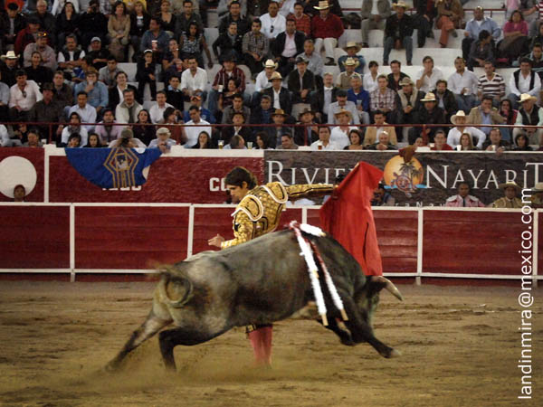 Sebasti�n con el e regalo