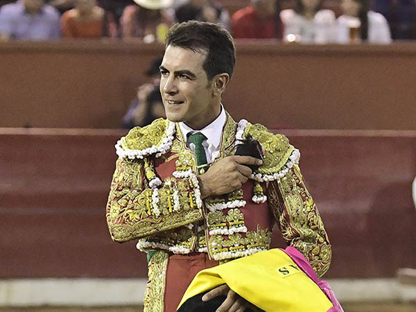 Una, para Arturo Mac�as