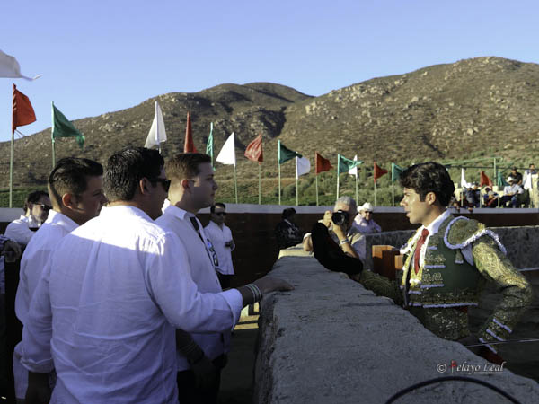 A los j�venes aficionados